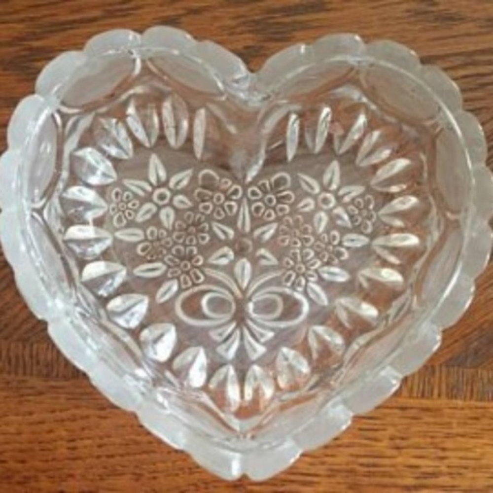 Heart shaped glass bowl/candy dish, trinket